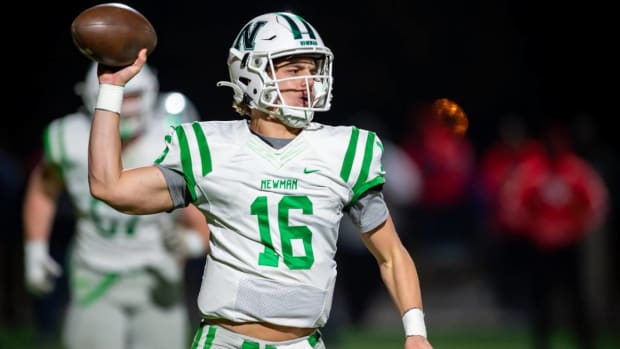 Quarterback Arch Manning 16 throws a pass as Newman takes on Lafayette Christian Academy in the LHSAA Div III semi finals. Wednesday, Nov. 24, 2021. Arch Manning Lca Vs Newman Football 5186